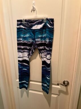 Blue & Teal Abstract Stripe Leggings